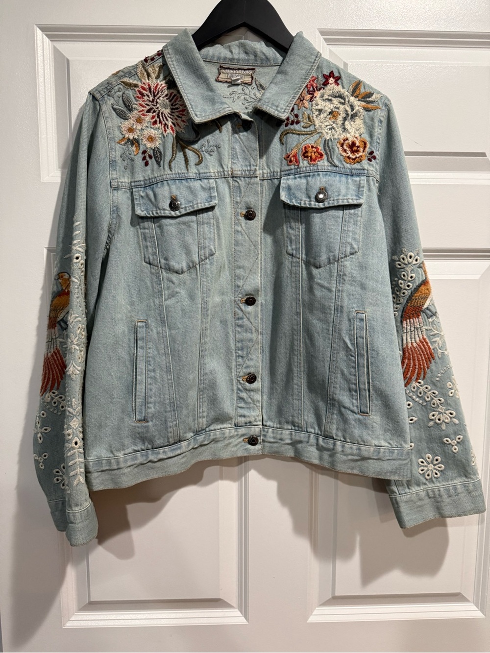 Johnny Was Embroidered Light Blue Denim Jacket Size Large